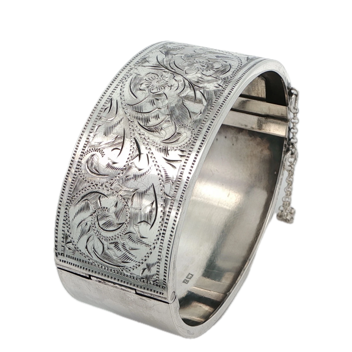 Walker & Hall 1958 Silver Half Engraved Bangle