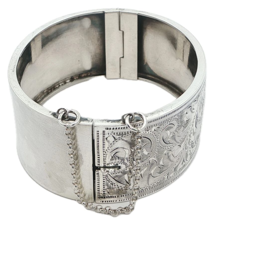 Walker & Hall 1958 Silver Half Engraved Bangle