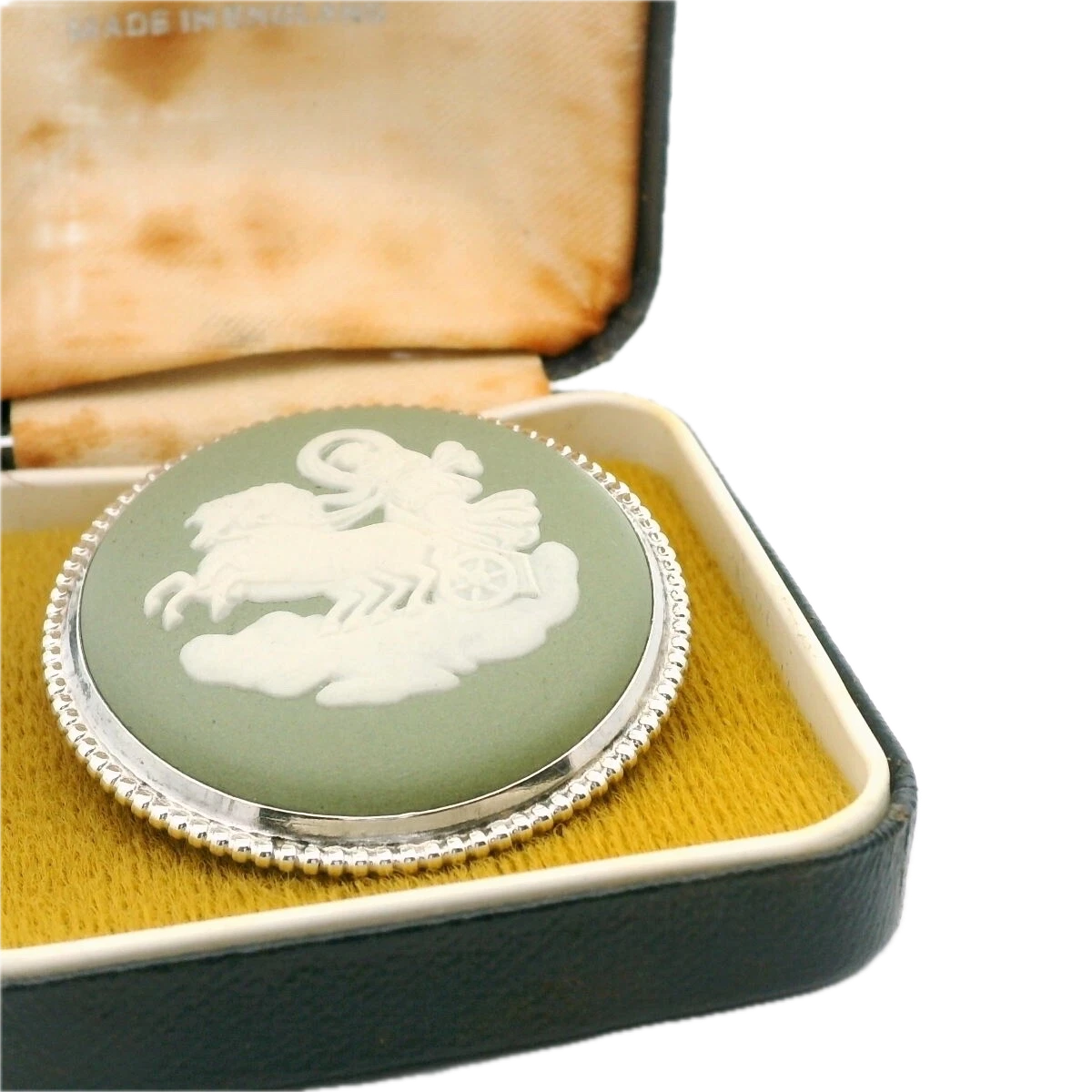 Josiah Wedgwood Jasperware Green Cameo Brooch 1975