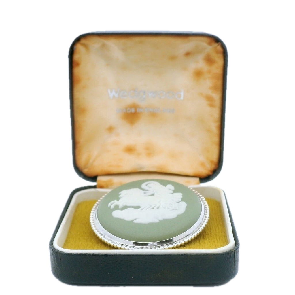 Josiah Wedgwood Jasperware Green Cameo Brooch 1975